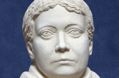 A clay bust of H. P. Blavatsky by sculptor Alexey Leonov, illustrating the 2005 HPB defense project.