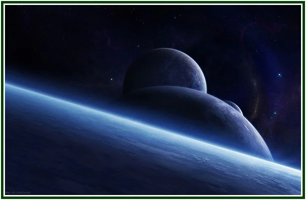 Ilustração do espaço com três planetas alinhados na escuridão cósmica e uma atmosfera azul brilhante, com moldura verde.